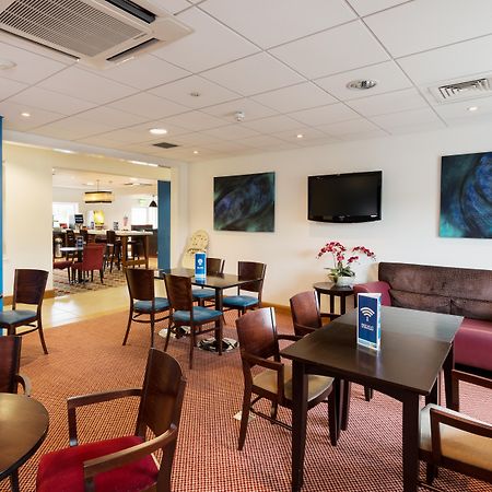 Holiday Inn Express Braintree By Ihg Экстерьер фото