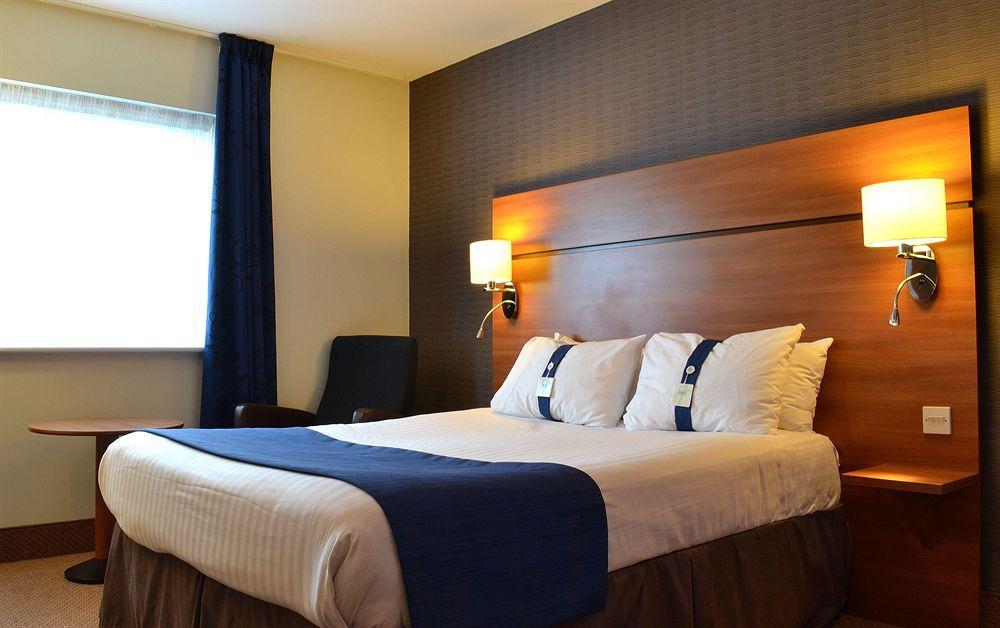 Holiday Inn Express Braintree By Ihg Экстерьер фото