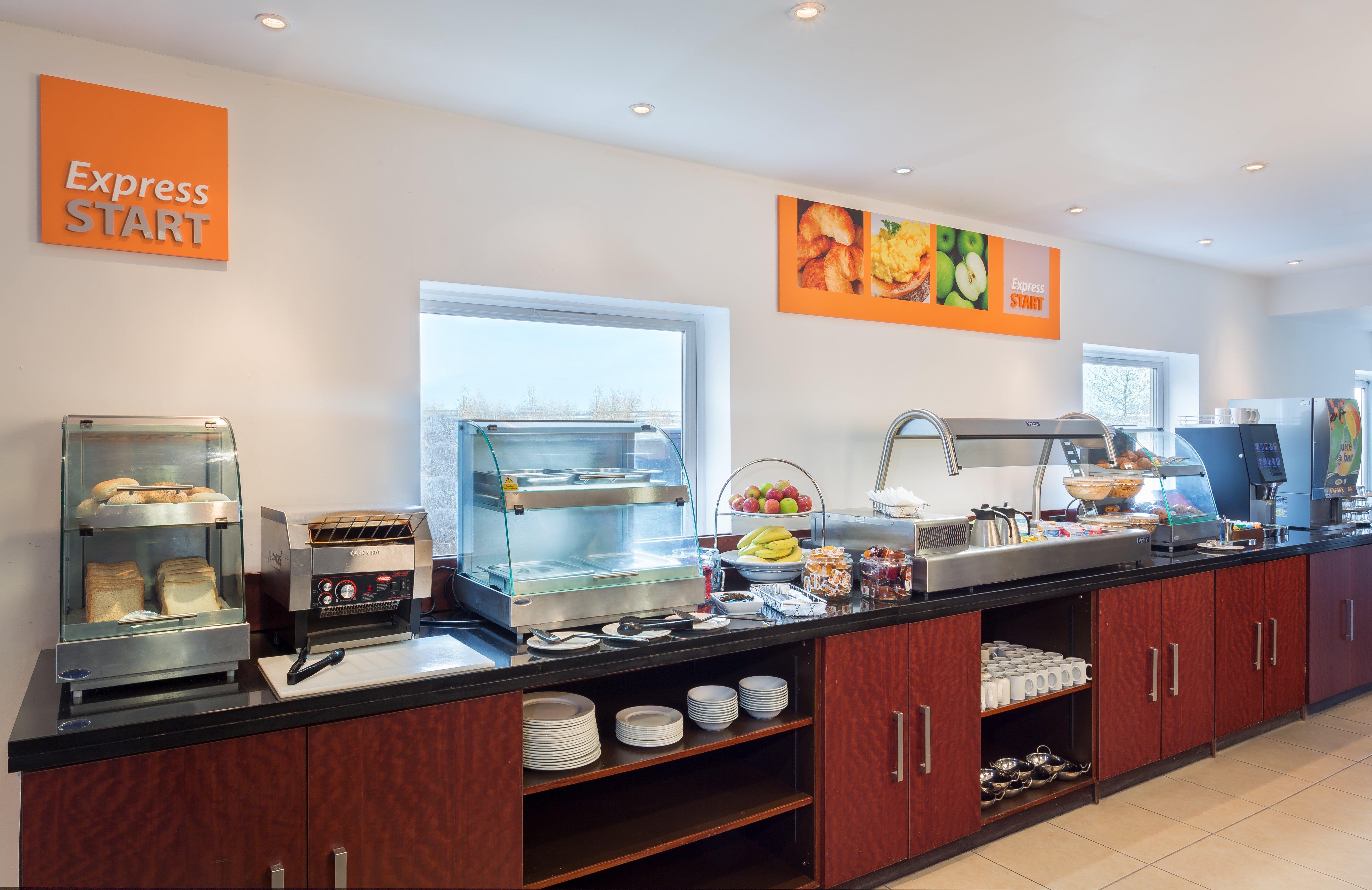 Holiday Inn Express Braintree By Ihg Экстерьер фото