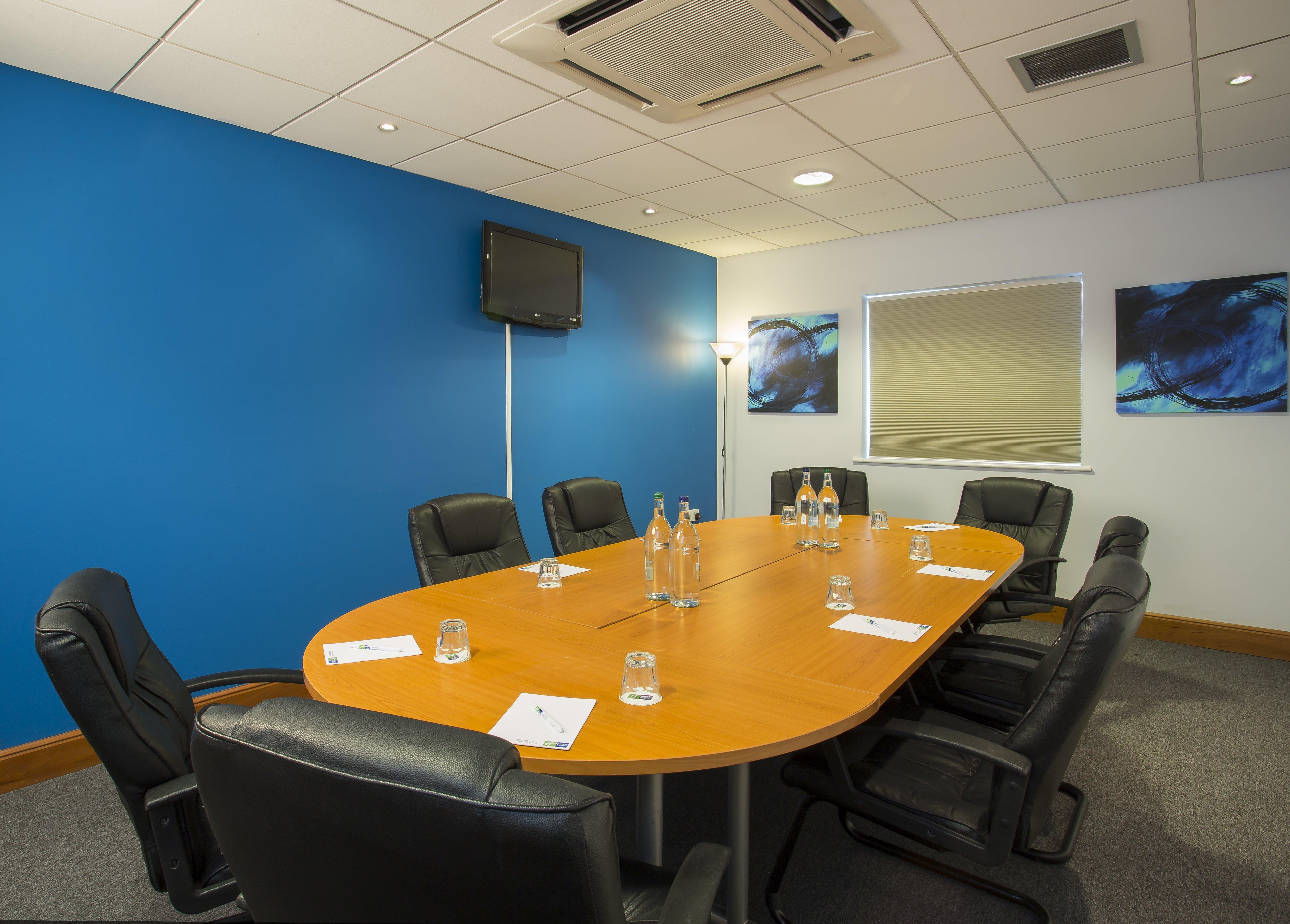 Holiday Inn Express Braintree By Ihg Экстерьер фото