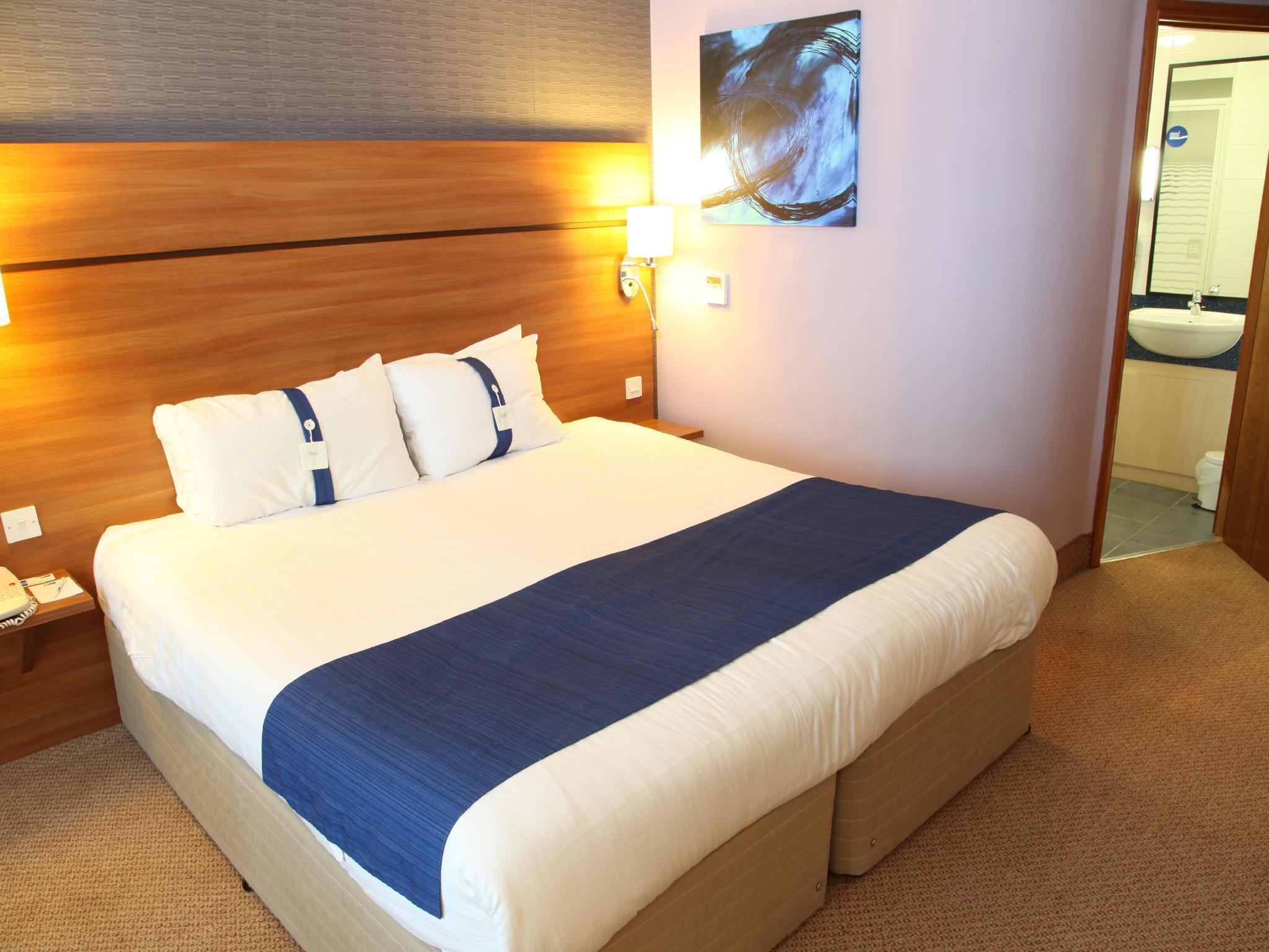 Holiday Inn Express Braintree By Ihg Экстерьер фото
