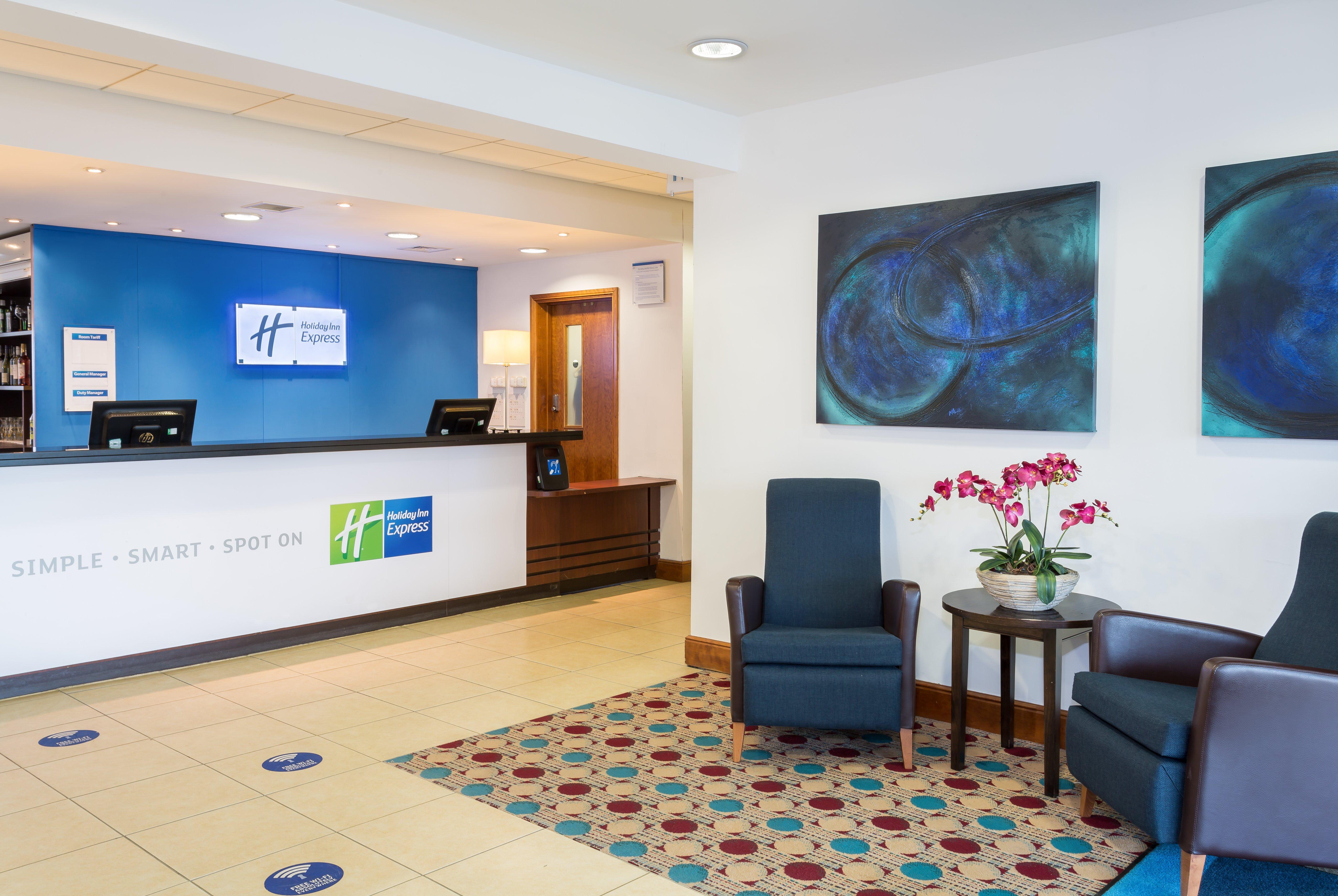 Holiday Inn Express Braintree By Ihg Экстерьер фото