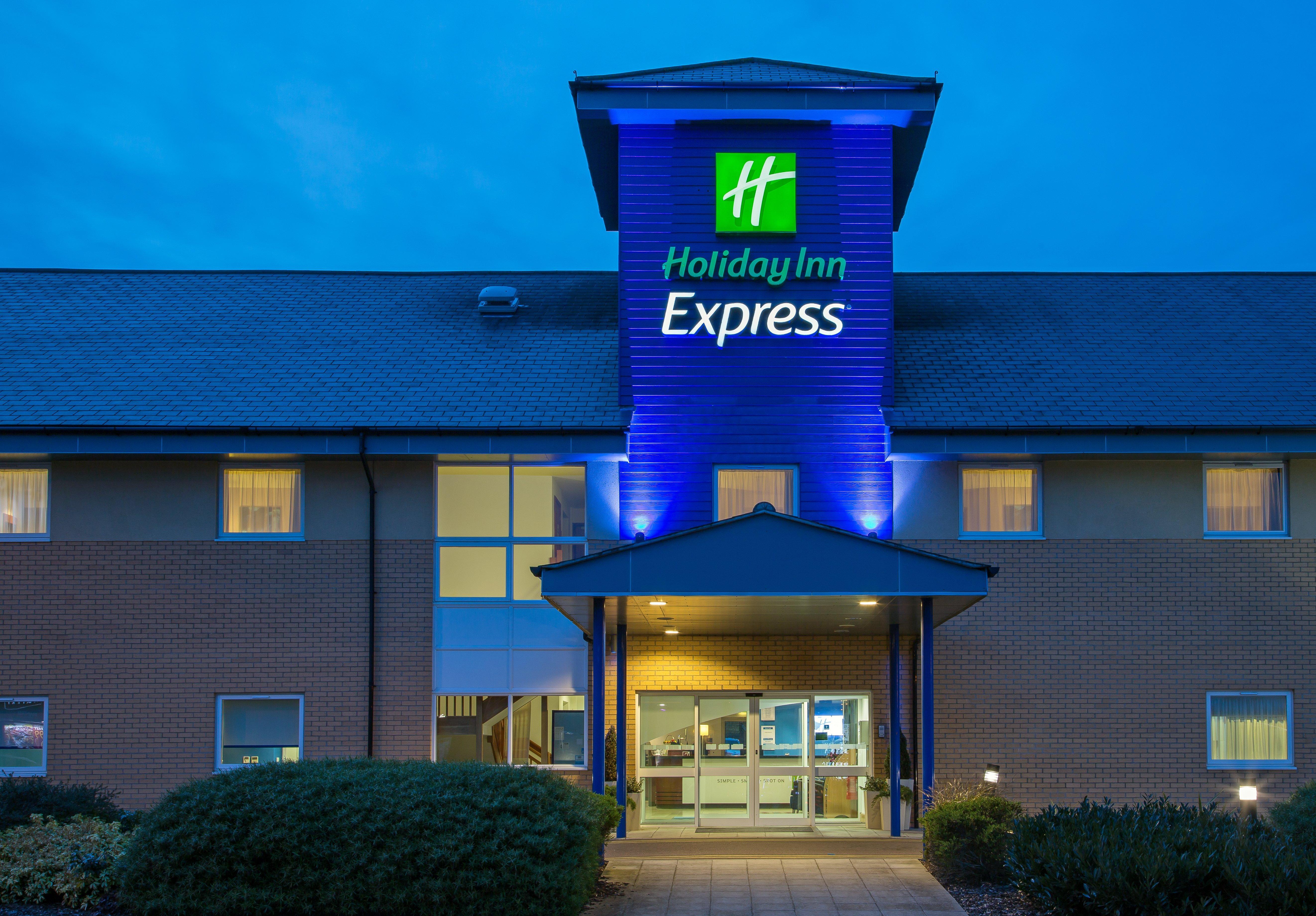 Holiday Inn Express Braintree By Ihg Экстерьер фото