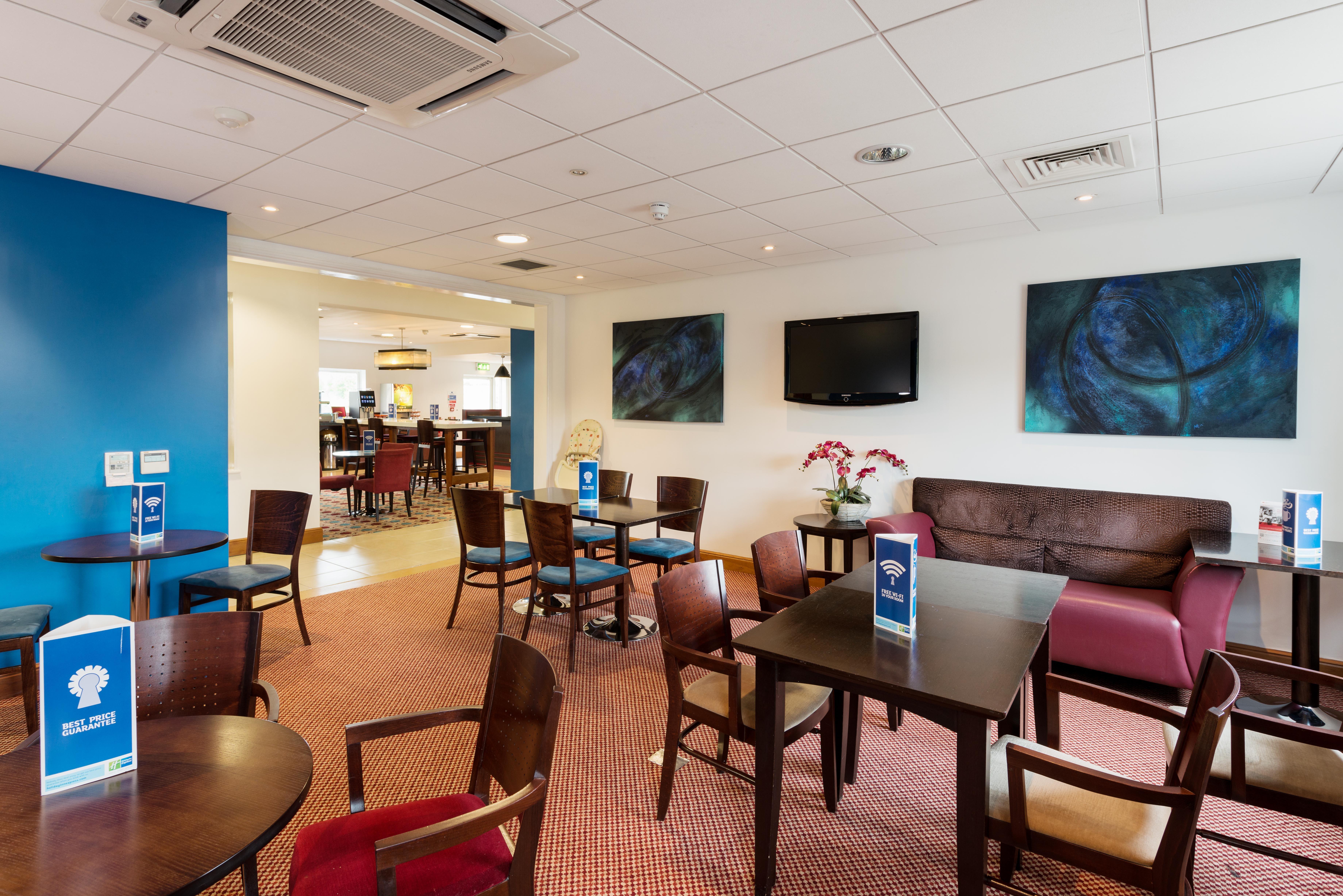 Holiday Inn Express Braintree By Ihg Экстерьер фото