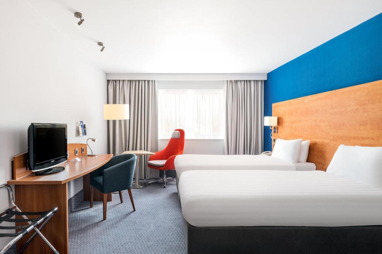 Holiday Inn Express Braintree By Ihg Экстерьер фото