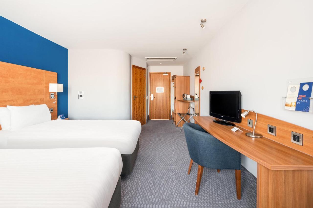 Holiday Inn Express Braintree By Ihg Экстерьер фото