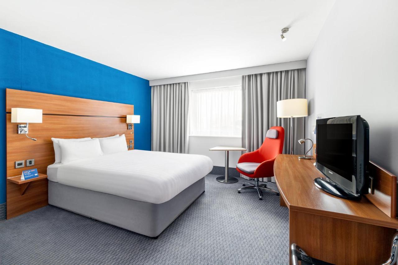 Holiday Inn Express Braintree By Ihg Экстерьер фото