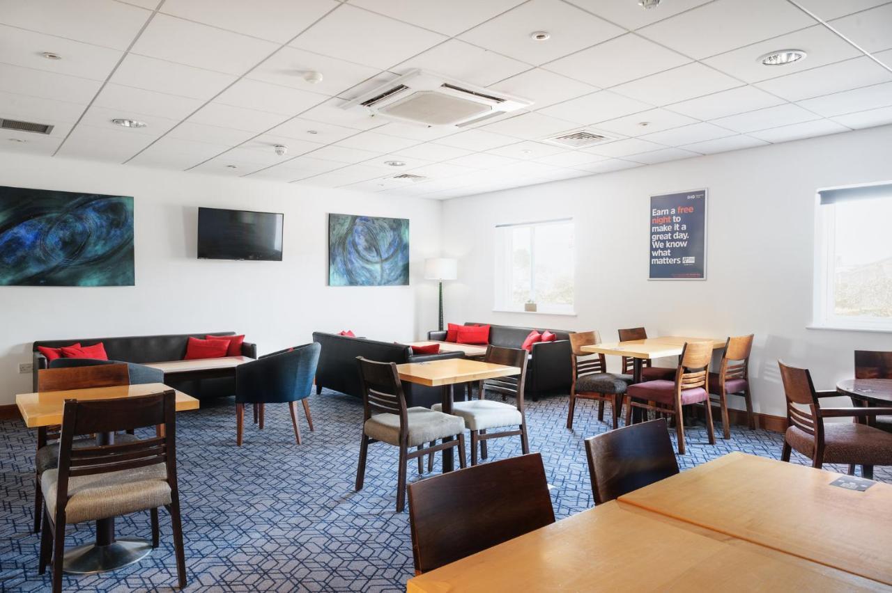 Holiday Inn Express Braintree By Ihg Экстерьер фото