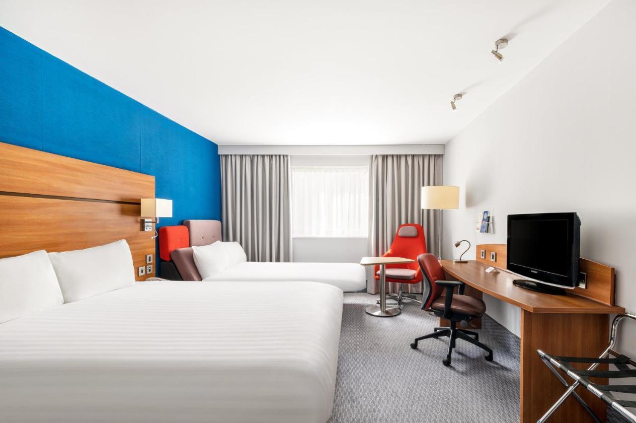 Holiday Inn Express Braintree By Ihg Экстерьер фото