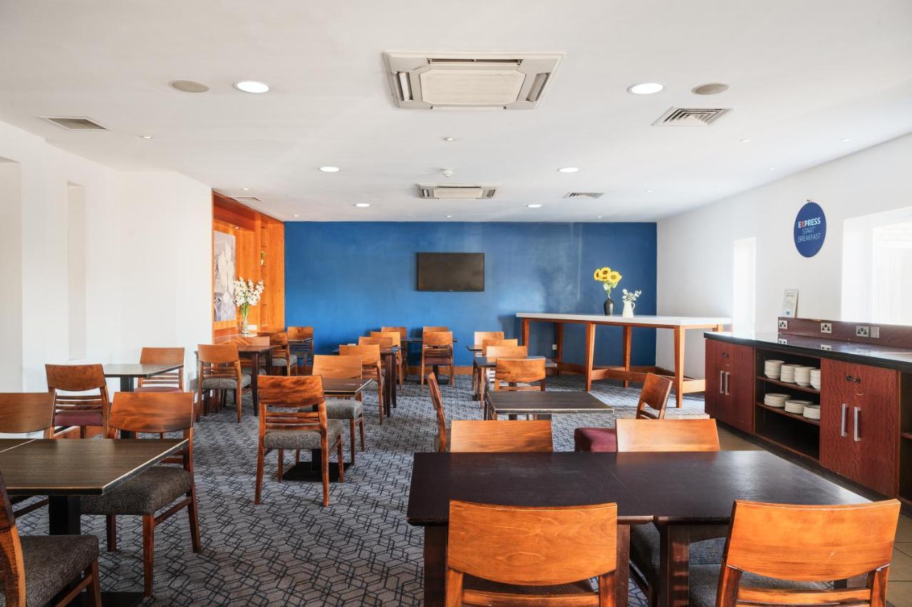 Holiday Inn Express Braintree By Ihg Экстерьер фото