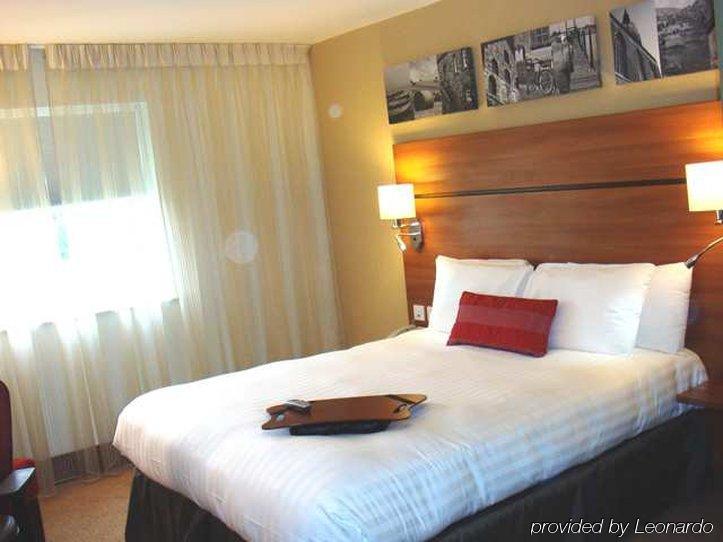 Holiday Inn Express Braintree By Ihg Экстерьер фото